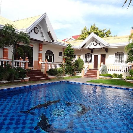 The Executive Villa Inn & Suites Davao Bagian luar foto