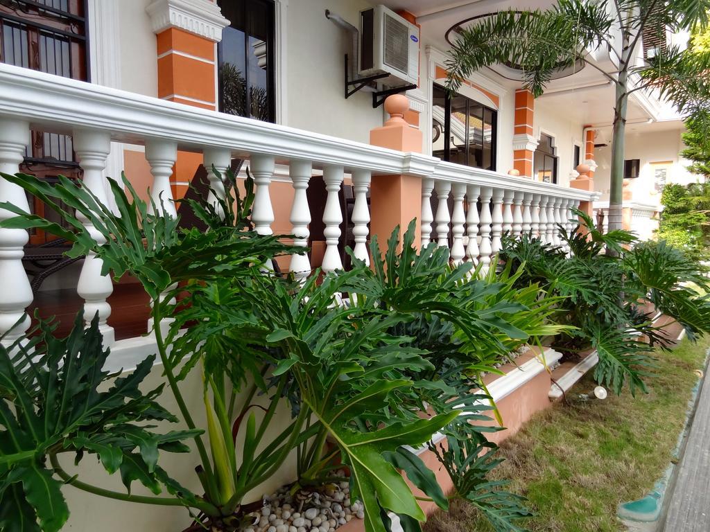 The Executive Villa Inn & Suites Davao Bagian luar foto