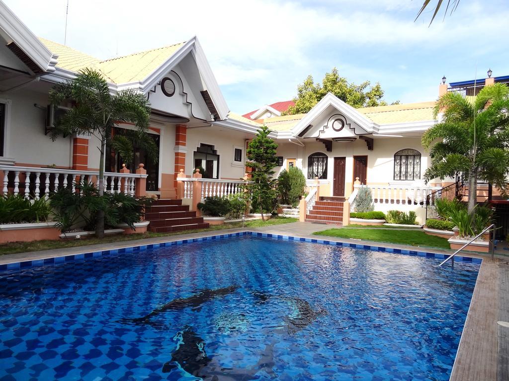 The Executive Villa Inn & Suites Davao Bagian luar foto